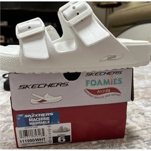 Skechers Size 6 Washable Archfit Foamies CaliBreeze ‘Birkenstock’ Sandals w/box